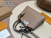 Louis Vuitton Petit Palais Monogram Beige 29x18x12cm - 6