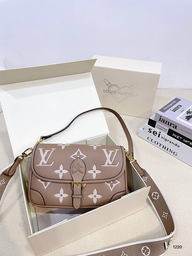Louis Vuitton Diane Cream Size 24x15x9cm - 1