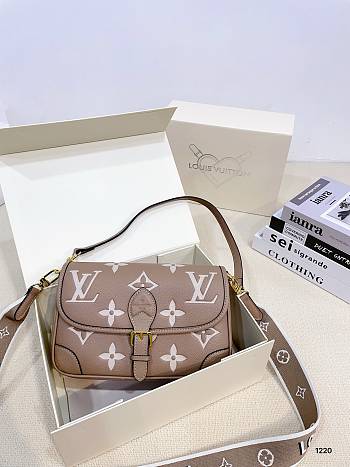 Louis Vuitton Diane Cream Size 24x15x9cm