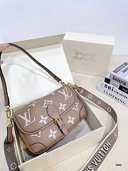 Louis Vuitton Diane Cream Size 24x15x9cm - 3