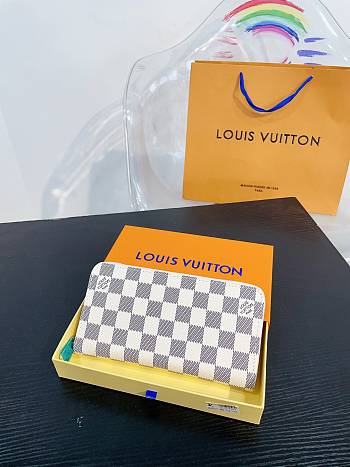 LV Clutch Wallet Plaid Pattern Cream 10x20x2cm