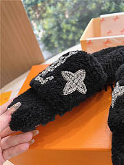 Louis Vuitton Slippers Fur Black - 6