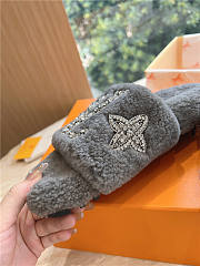Louis Vuitton Slippers Fur Grey - 6