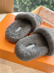 Louis Vuitton Slippers Fur Grey - 5