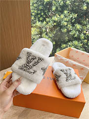 Louis Vuitton Slippers Fur White - 3