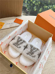 Louis Vuitton Slippers Fur White - 4