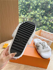 Louis Vuitton Slippers Fur White - 5