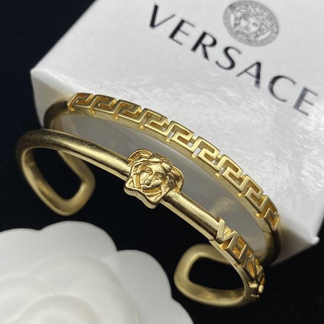 Versace Bracelet Gold 211 - 1