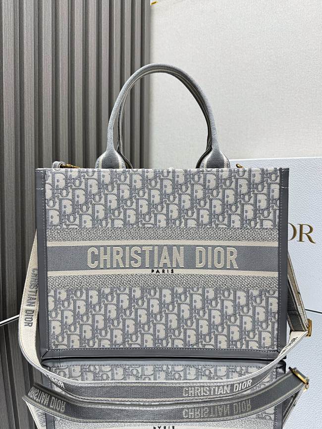 Dior Gray Embroidered Patchwork Size 36×27×16 - 1