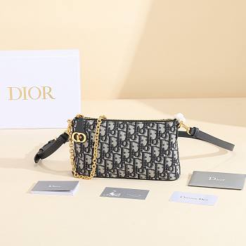 Dior Black and White Handbags B930291 Size 23x13x5cm