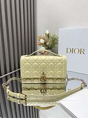 Dior Handbag Yellow Lambskin B930556 Size 24x14 x7cm - 2