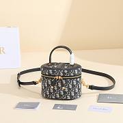 Dior Signature Vanity Bag in Blue Size 16x11x9cm - 3