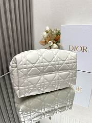 Dior Toujours Handbag White B930536 Size 28x19x21cm - 2
