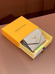 Louis Vuitton Beige Wallet  322058 Size 10x7x2CM - 1