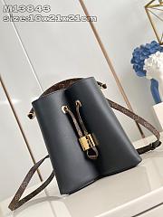 LV Bloom PM Bag M13843 Size 21x16x16cm - 1