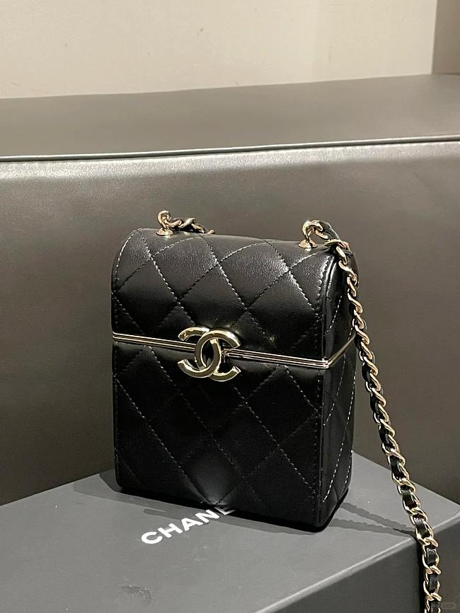 Chanel Black Box Chain Size 12x10x5cm - 1