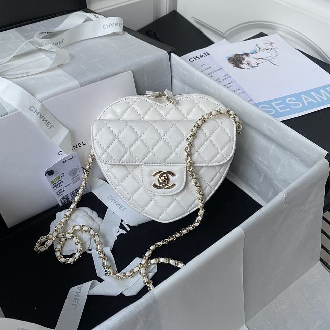 Chanel Should Bag Heart AS3191White Size 16x18x6cm - 1