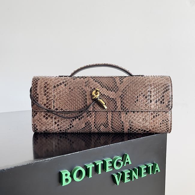 Bottega Veneta Andiamo Clutch Snake Size 31x13x3cm - 1