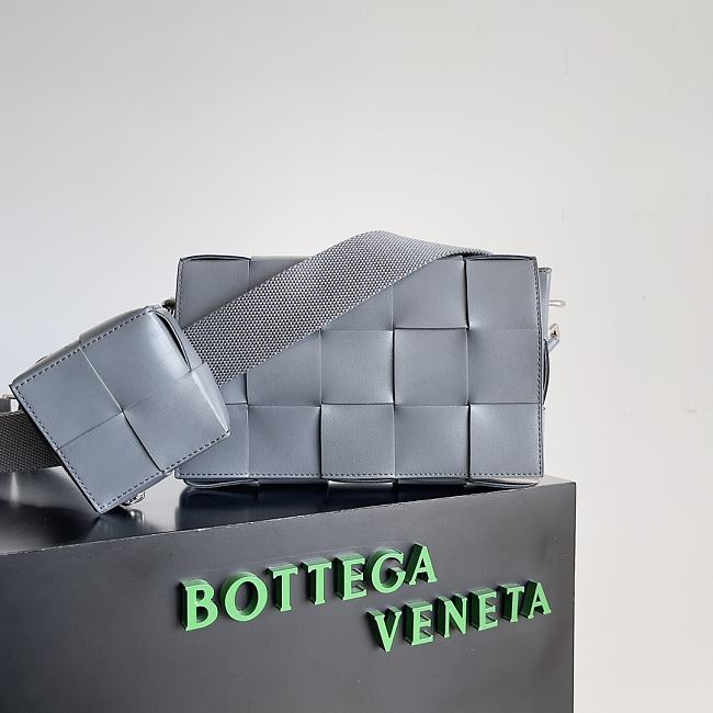 Bottega Veneta Cassette Grey Size 26x16x6cm - 1