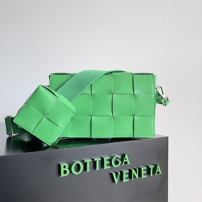 Bottega Veneta Cassette Green Size 26x16x6cm - 1