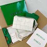 Bottega Veneta Cassette White Size 23x15x5cm - 5