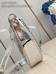 LV Loop Silver Bag M11833 Size 13x6x23cm - 4