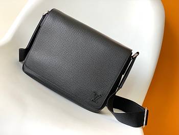 LV District Bag Size 26x20x7cm