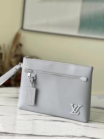 LV POCHETTE IPAD M69836 Size 30x22x5CM