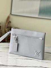 LV POCHETTE IPAD M69836 Size 30x22x5CM - 2