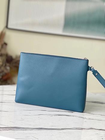 LV POCHETTE IPAD M81029 Size 30x22x5CM