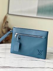 LV POCHETTE IPAD M81029 Size 30x22x5CM - 4