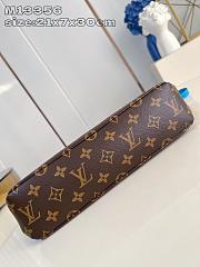 LV Pochette Voyage Souple Blue M13356 Size 30x21x7cm - 4