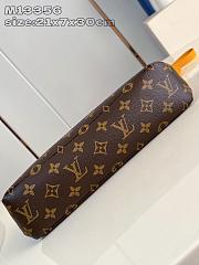 LV Pochette Voyage Souple M13198 Size 30x21x7cm - 6