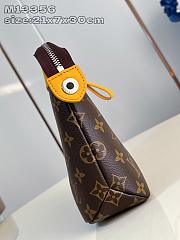 LV Pochette Voyage Souple M13198 Size 30x21x7cm - 5
