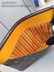 LV Pochette Voyage Souple M13198 Size 30x21x7cm - 2