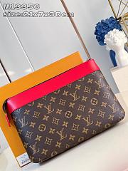 LV Pochette Voyage Souple M13356 Size 30x21x7cm - 6
