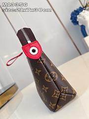 LV Pochette Voyage Souple M13356 Size 30x21x7cm - 4