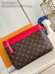 LV Pochette Voyage Souple M13356 Size 30x21x7cm - 3