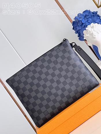 LV Takeoff Pouch N40505 Size 30x22x5CM