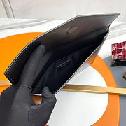 YSL Clutch Black Grained Leather Size 27x16x2cm - 5