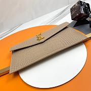 YSL Clutch Uptown Cream Crocodile Size 27x16x2cm - 2