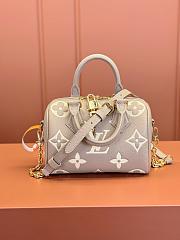 LV Speedy Bandoulière Monogram 20 Beige Size 20x13x12cm - 3