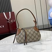Gucci EMBLEM BAG 820696 Size 23x13x2CM - 6