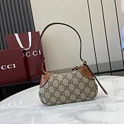 Gucci EMBLEM BAG 820696 Size 23x13x2CM - 4