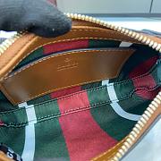Gucci EMBLEM BAG 820696 Size 23x13x2CM - 2