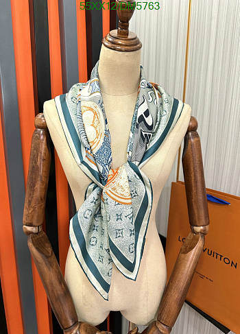 Louis Vuitton Blue Silk Scarf DM5763 Size 90x90CM