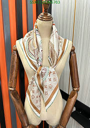 Louis Vuitton Brown Silk Scarf DM5763 Size 90x90CM - 1