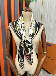 Louis Vuitton White Silk Scarf DM8723 Size 90x90CM - 1