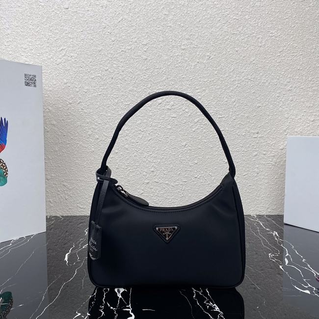 Prada Black Re-Edition 2000 Re-Nylon 23x13x5cm - 1