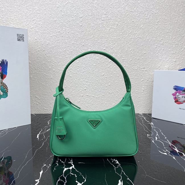 Prada Green Re-Edition 2000 Re-Nylon 23x13x5cm - 1